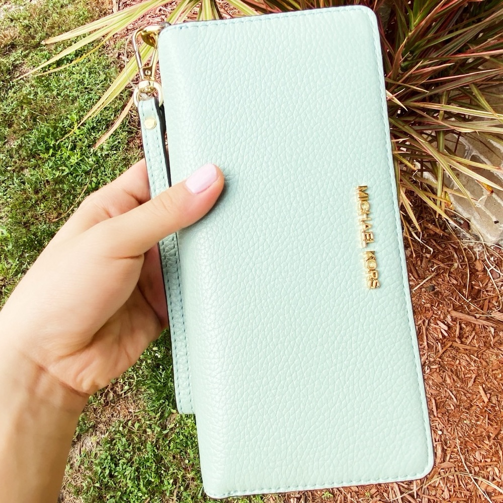 SALE‼️‼️ Michael kors large continental wristlet - Picture 5 of 7
